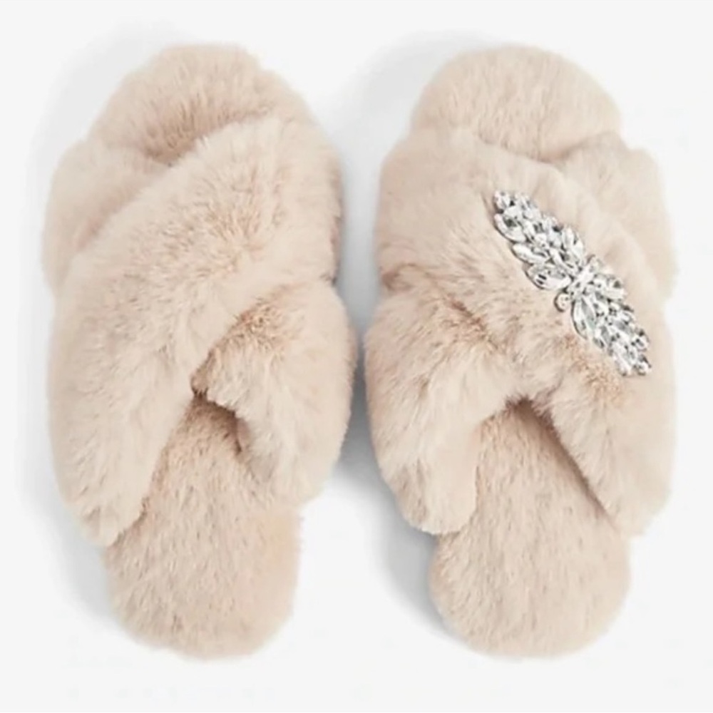 Express Faux Fur Removable Brooch Slippers Small(5-6)